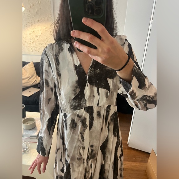 H&M long sleeve dress. Size XS - Picture 3 of 4